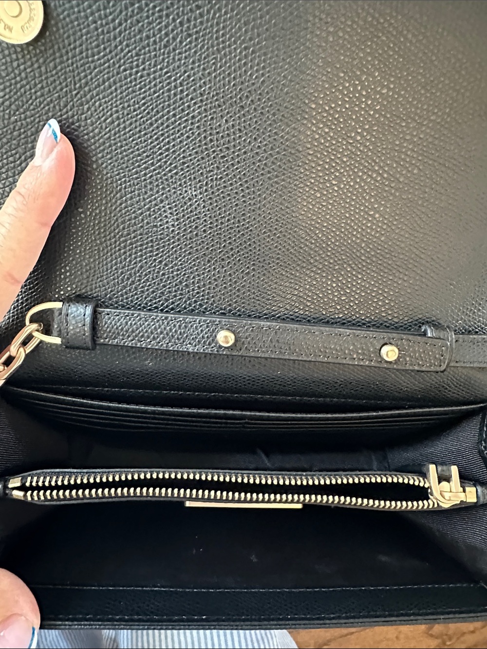 Valentino Black Leather Rockstud Crossbody Wallet with Gold Chain - Picture 3 of 4